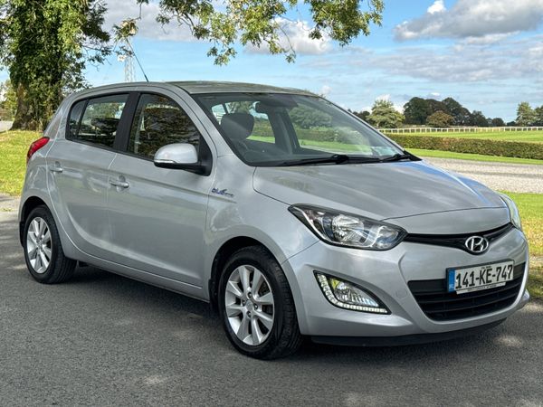 Hyundai i20 Hatchback, Petrol, 2014, Silver