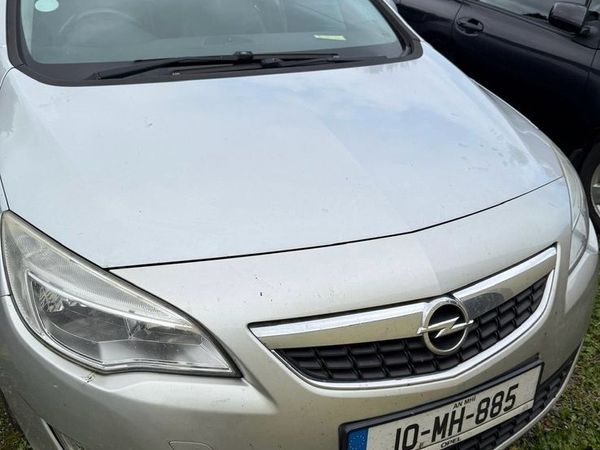 Opel Astra Hatchback, Diesel, 2010, Silver