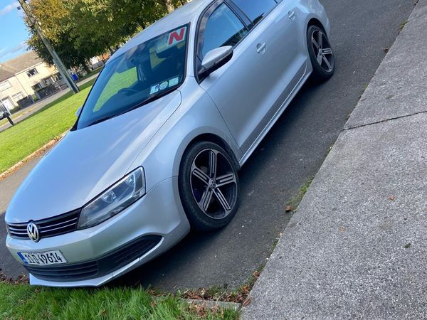 Volkswagen Jetta Saloon, Diesel, 2011, Silver