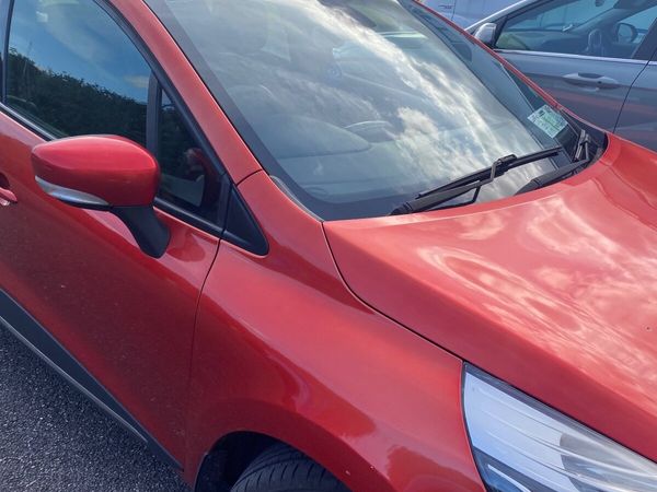 Renault Clio Hatchback, Petrol, 2013, Red