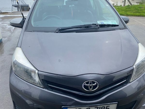 Toyota Yaris Hatchback, Petrol, 2012, Grey
