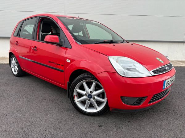 Ford Fiesta Hatchback, Petrol, 2005, Red