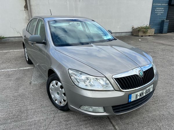 Skoda Octavia Hatchback, Petrol, 2011, Beige