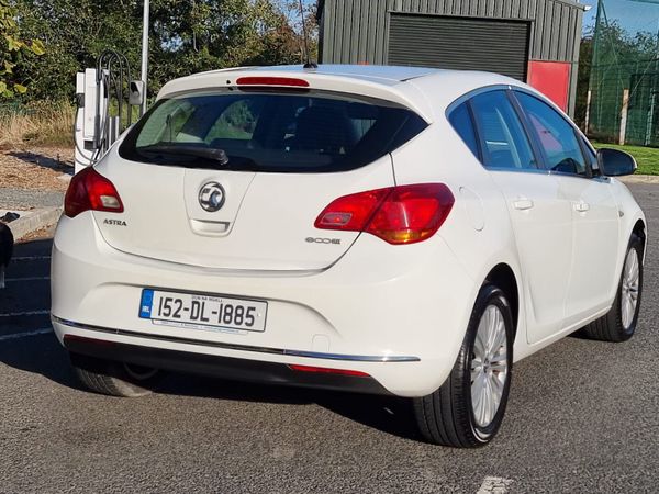 Vauxhall Astra Hatchback, Diesel, 2015, White