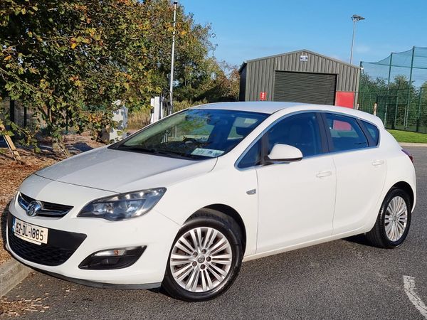 Vauxhall Astra Hatchback, Diesel, 2015, White