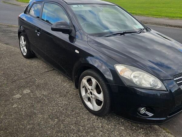 Kia Ceed Hatchback, Diesel, 2010, Black