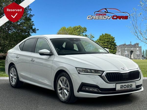 Skoda Octavia Hatchback, Diesel, 2022, White
