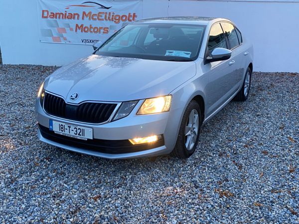 Skoda Octavia Saloon, Diesel, 2018, Grey