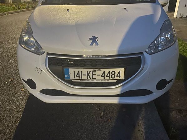 Peugeot 208 Hatchback, Petrol, 2014, White