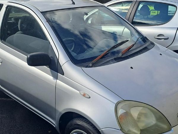 Toyota Yaris Hatchback, Petrol, 2000, Silver