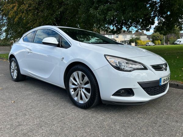 Vauxhall Astra Hatchback, Petrol, 2013, White