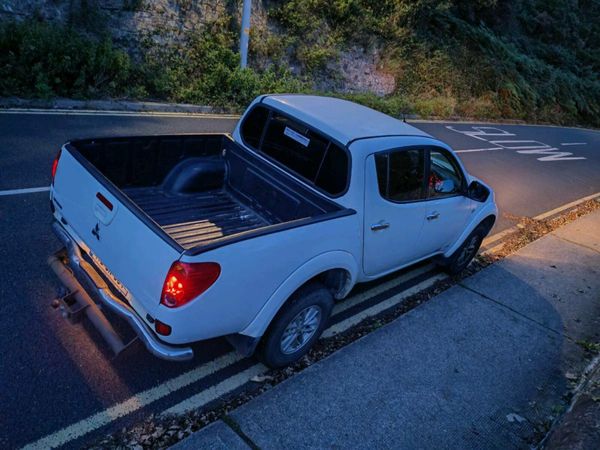 Mitsubishi L200 Crew Cab, Diesel, 2014, White