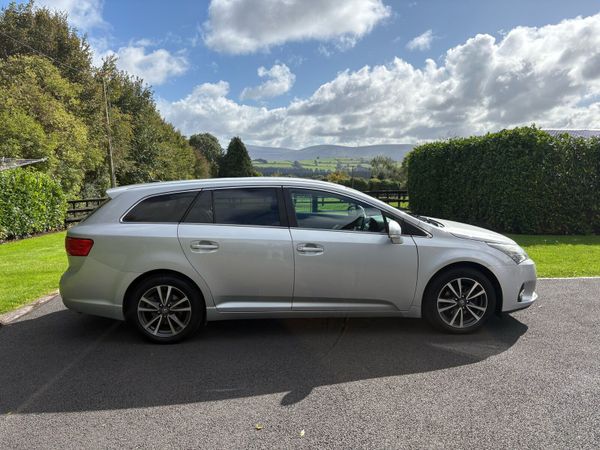 Toyota Avensis Estate, Diesel, 2015, Silver