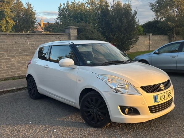 Suzuki Swift Hatchback, Petrol, 2011, White