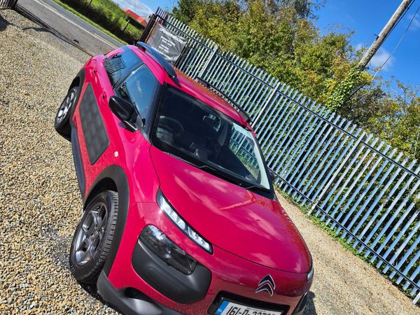 Citroen C4 Hatchback, Petrol, 2016, Red