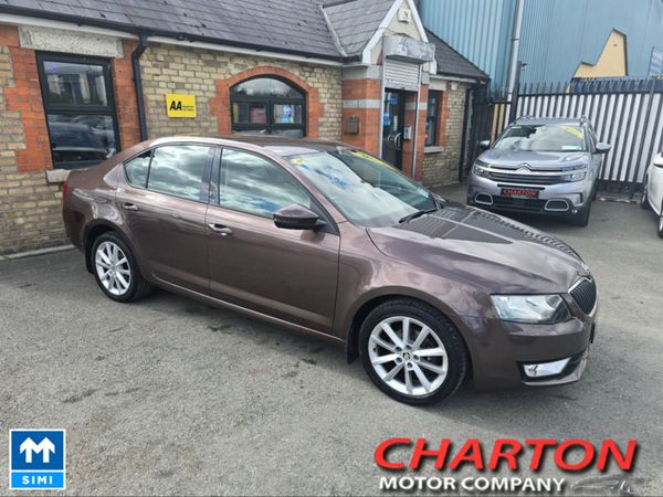 Skoda Octavia Hatchback, Petrol, 2014, Brown