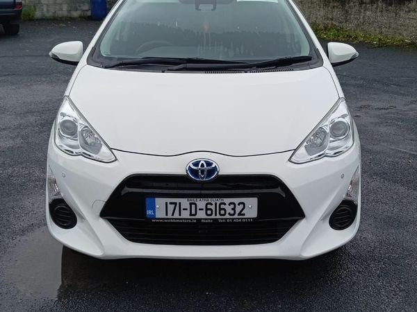 Toyota Aqua Hatchback, Petrol Hybrid, 2017, White