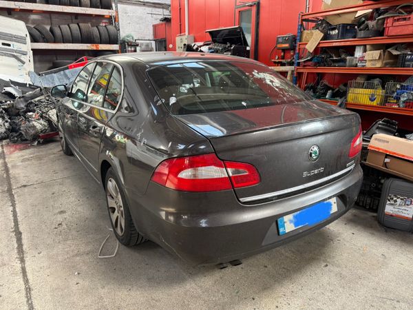 Skoda Superb Saloon, Diesel, 2011, Brown