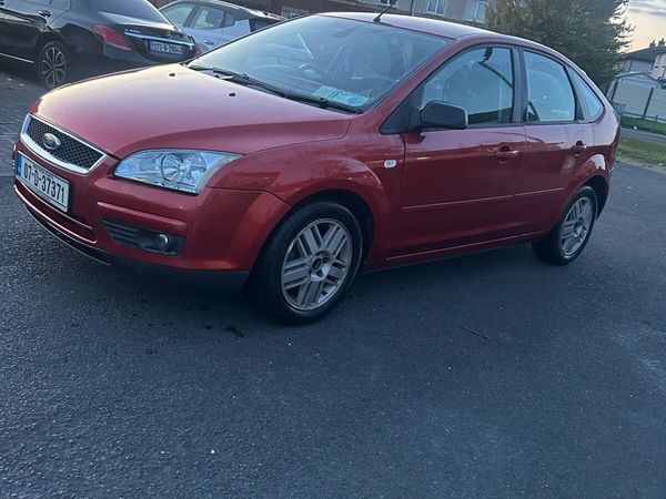 Ford Focus Hatchback, Petrol, 2007, Red