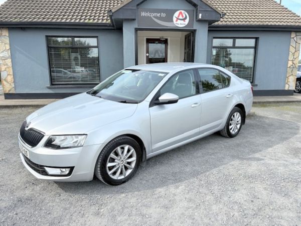Skoda Octavia Saloon, Petrol, 2017, Grey
