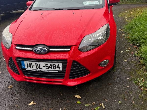 Ford Focus Hatchback, Petrol, 2014, Red