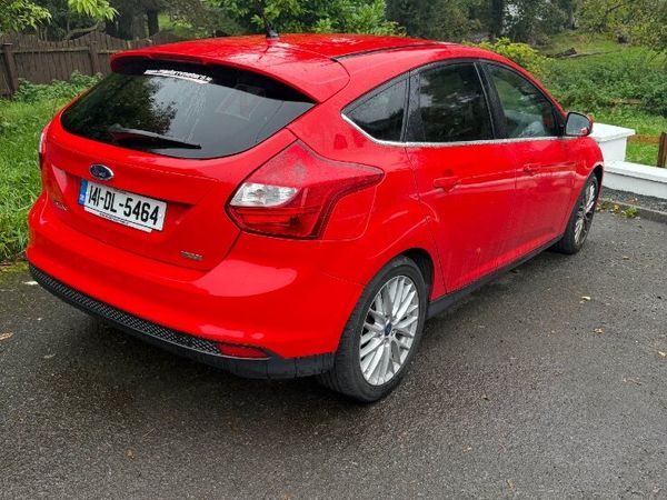 Ford Focus Hatchback, Petrol, 2014, Red