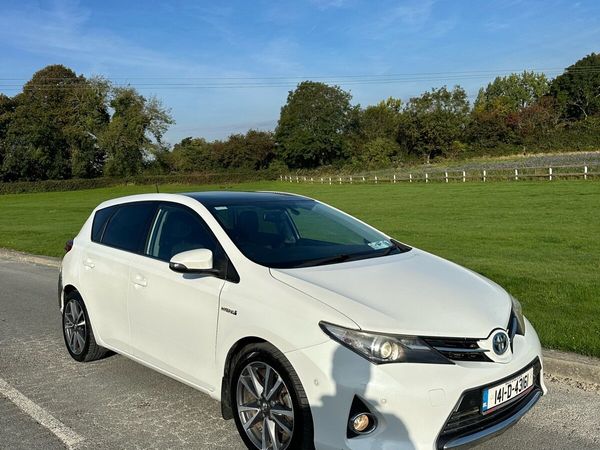 Toyota Auris Hatchback, Petrol Hybrid, 2014, White