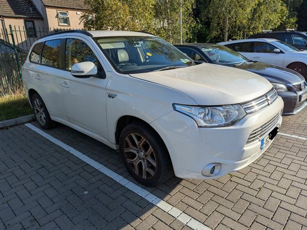 Mitsubishi Outlander SUV, Petrol Plug-in Hybrid, 2015, White