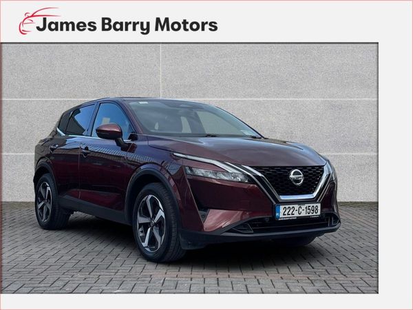 Nissan Qashqai MPV, Petrol, 2022, Red