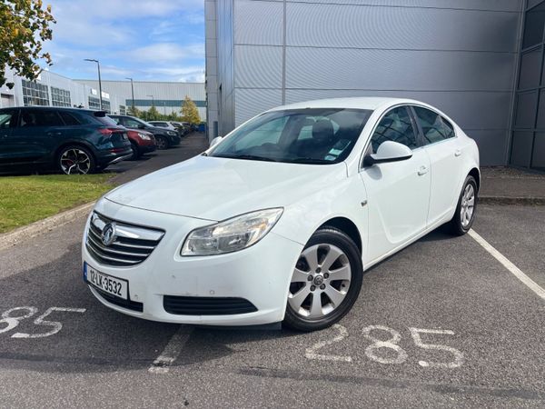 Opel Insignia Hatchback, Diesel, 2012, White