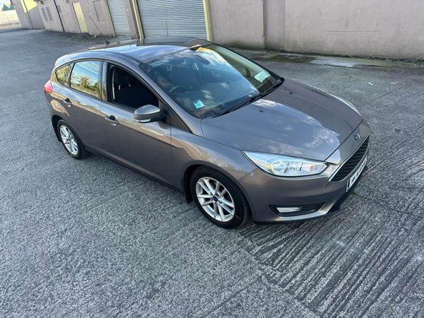 Ford Focus Hatchback, Petrol, 2015, Brown