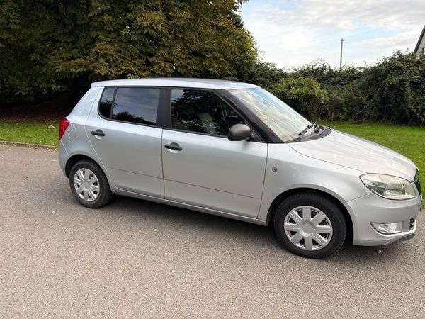 Skoda Fabia Hatchback, Petrol, 2014, Silver