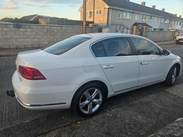 Volkswagen Passat Saloon, Diesel, 2012, White