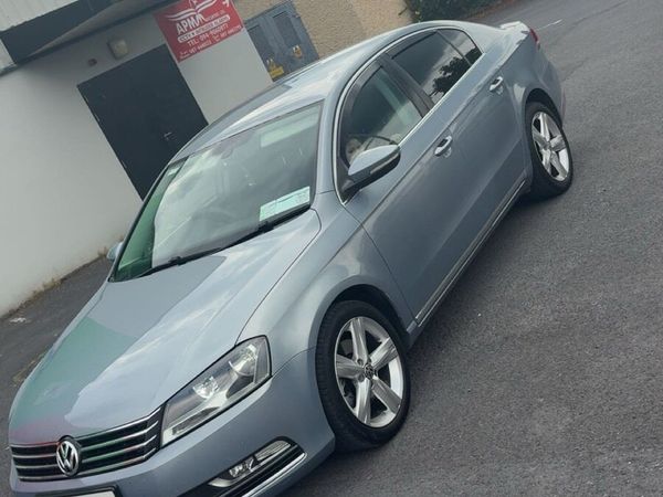 Volkswagen Passat Saloon, Diesel, 2011, Grey