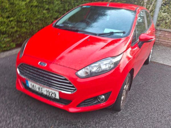 Ford Fiesta Hatchback, Petrol, 2014, Red