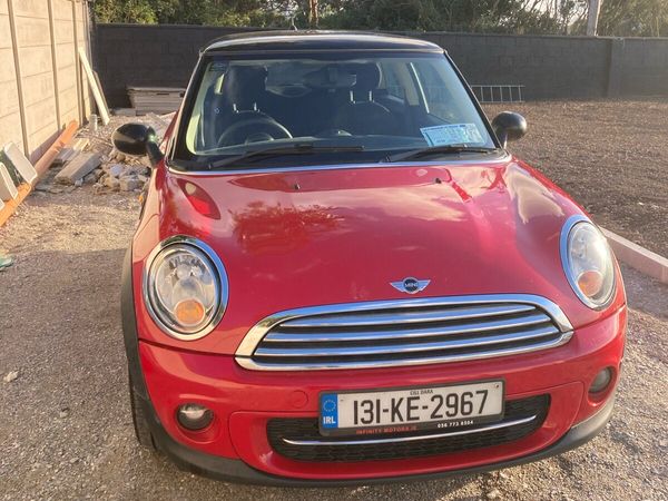 Mini Cooper Hatchback, Diesel, 2013, Red