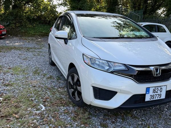 Honda Fit Hatchback, Petrol, 2016, White
