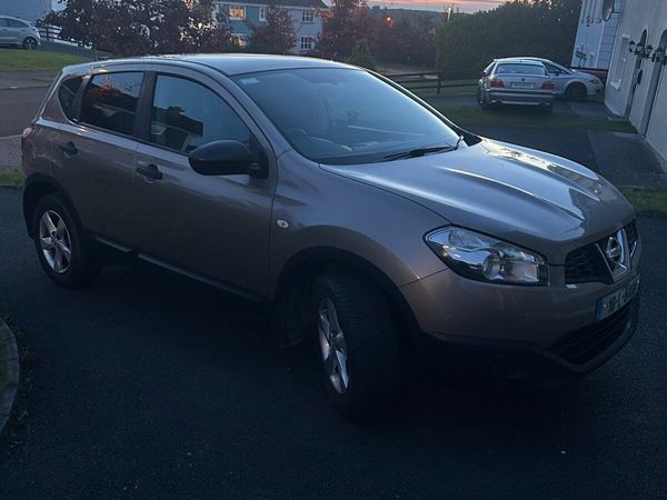Nissan Qashqai Hatchback, Diesel, 2010, Beige