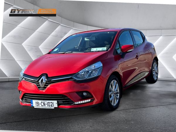 Renault Clio Hatchback, Petrol, 2019, Red