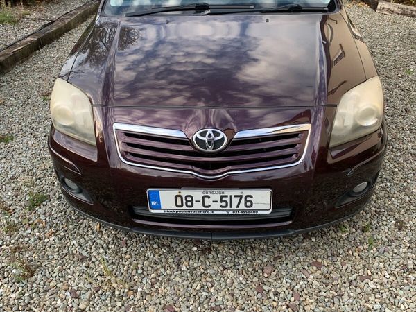 Toyota Avensis Saloon, Petrol, 2008, Red