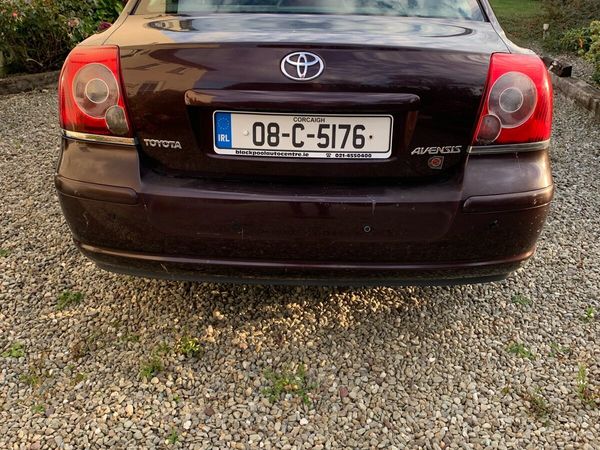 Toyota Avensis Saloon, Petrol, 2008, Red