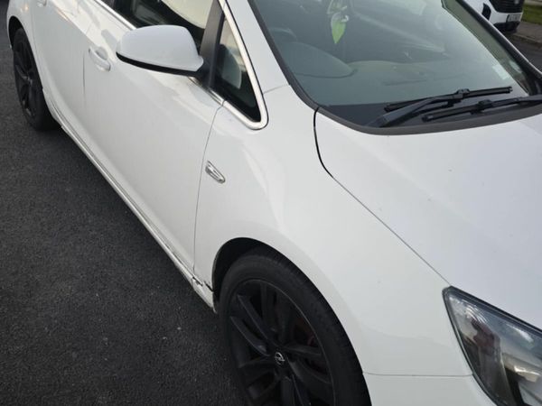 Opel Astra Hatchback, Diesel, 2015, White