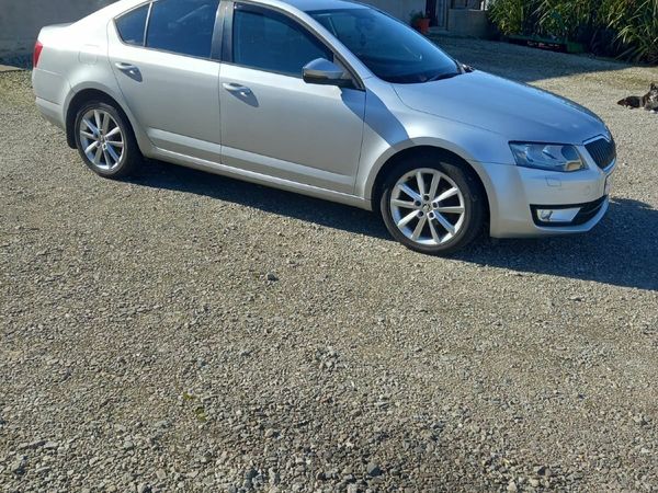 Skoda Octavia Hatchback, Diesel, 2014, Silver