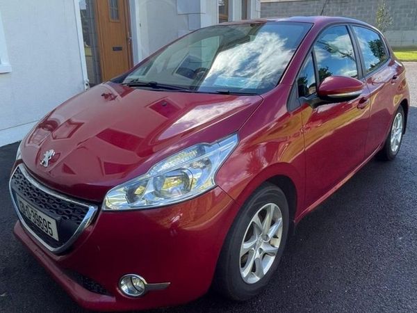 Peugeot 208 Hatchback, Petrol, 2013, Red