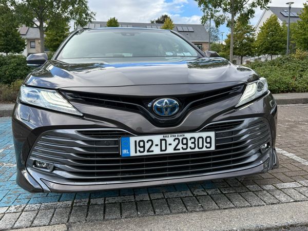 Toyota Camry Saloon, Petrol Hybrid, 2019, Grey