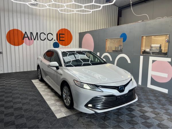Toyota Camry Saloon, Petrol Hybrid, 2020, White