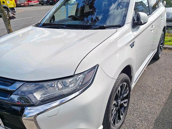 Mitsubishi Outlander SUV, Petrol Plug-in Hybrid, 2016, White
