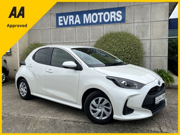 Toyota Yaris Hatchback, Petrol Hybrid, 2020, White
