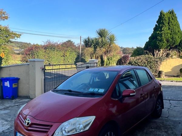 Toyota Auris Hatchback, Petrol, 2010, Red