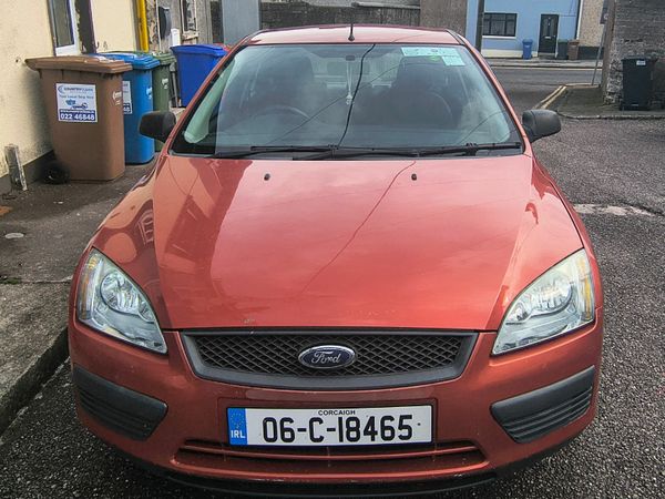 Ford Focus Hatchback, Petrol, 2006, Orange